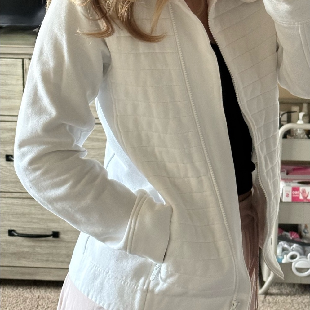 Lululemon Women’s White Fleece Quilted Be True Jacket Sz 8